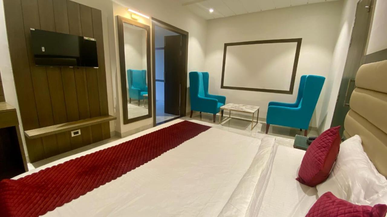 Luxe Resorts - Centrally Heated Air Conditioned Hotel In The Heart Of Kasauli Buitenkant foto