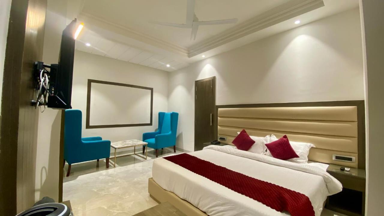 Luxe Resorts - Centrally Heated Air Conditioned Hotel In The Heart Of Kasauli Buitenkant foto