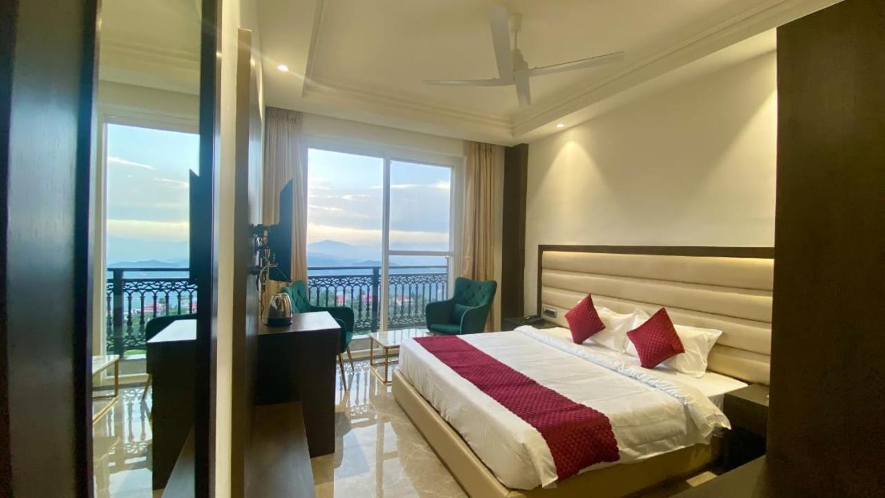 Luxe Resorts - Centrally Heated Air Conditioned Hotel In The Heart Of Kasauli Buitenkant foto
