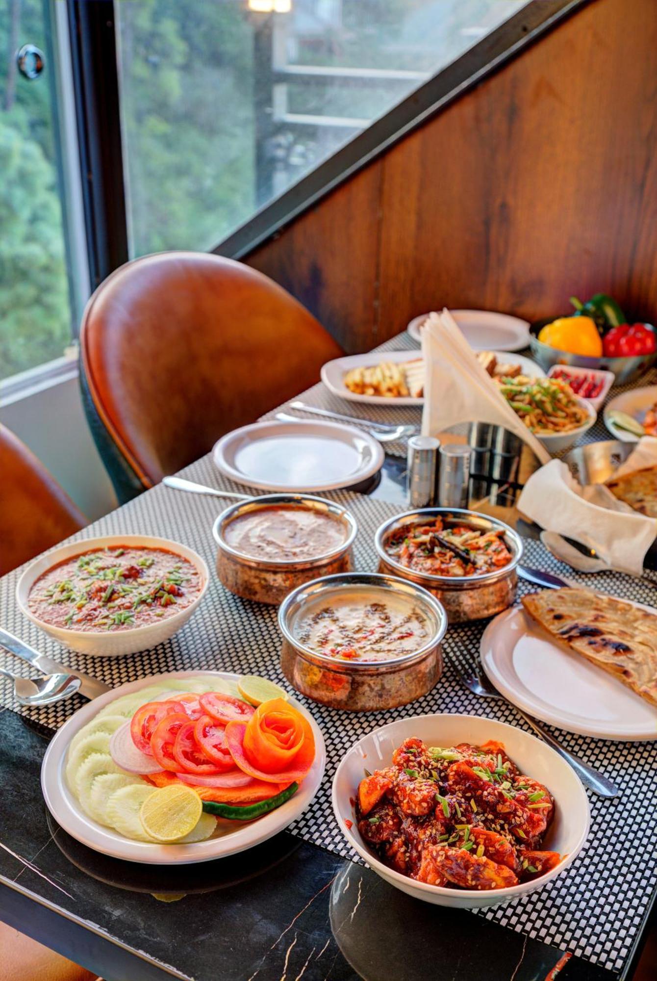 Luxe Resorts - Centrally Heated Air Conditioned Hotel In The Heart Of Kasauli Buitenkant foto