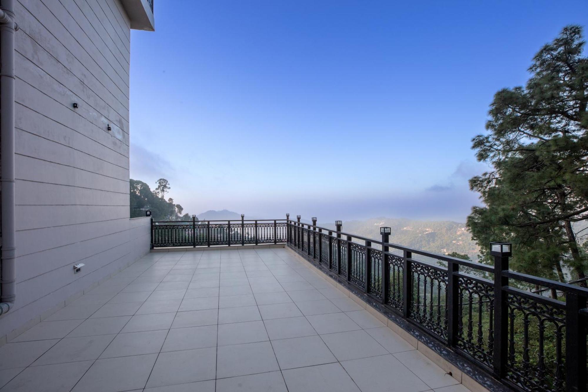 Luxe Resorts - Centrally Heated Air Conditioned Hotel In The Heart Of Kasauli Buitenkant foto