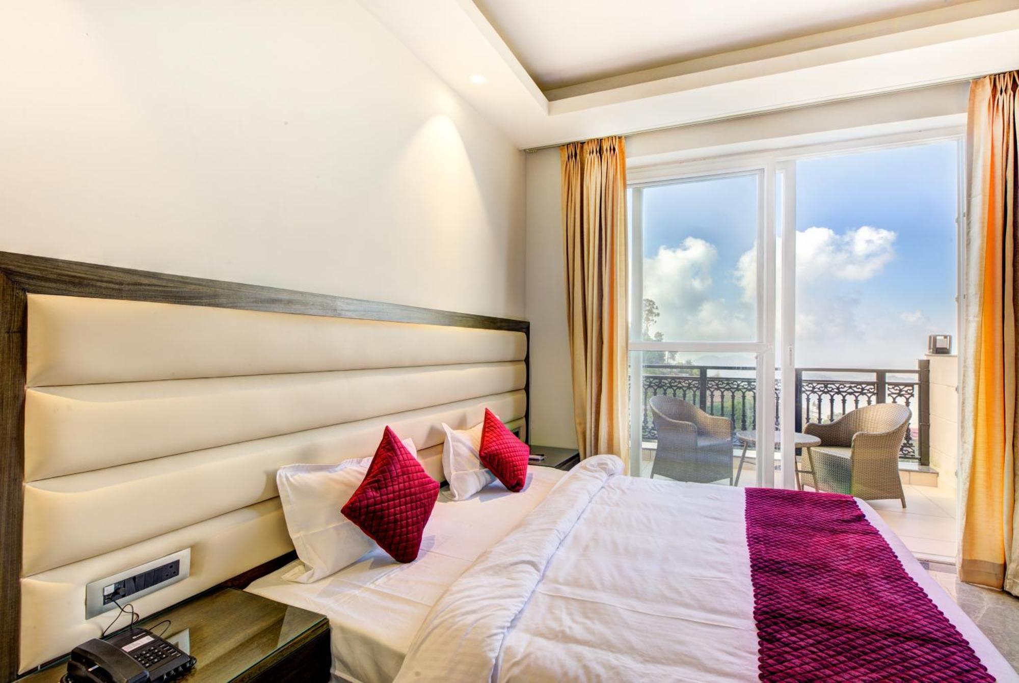Luxe Resorts - Centrally Heated Air Conditioned Hotel In The Heart Of Kasauli Buitenkant foto