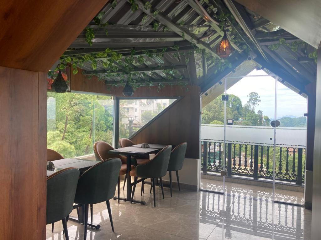 Luxe Resorts - Centrally Heated Air Conditioned Hotel In The Heart Of Kasauli Buitenkant foto