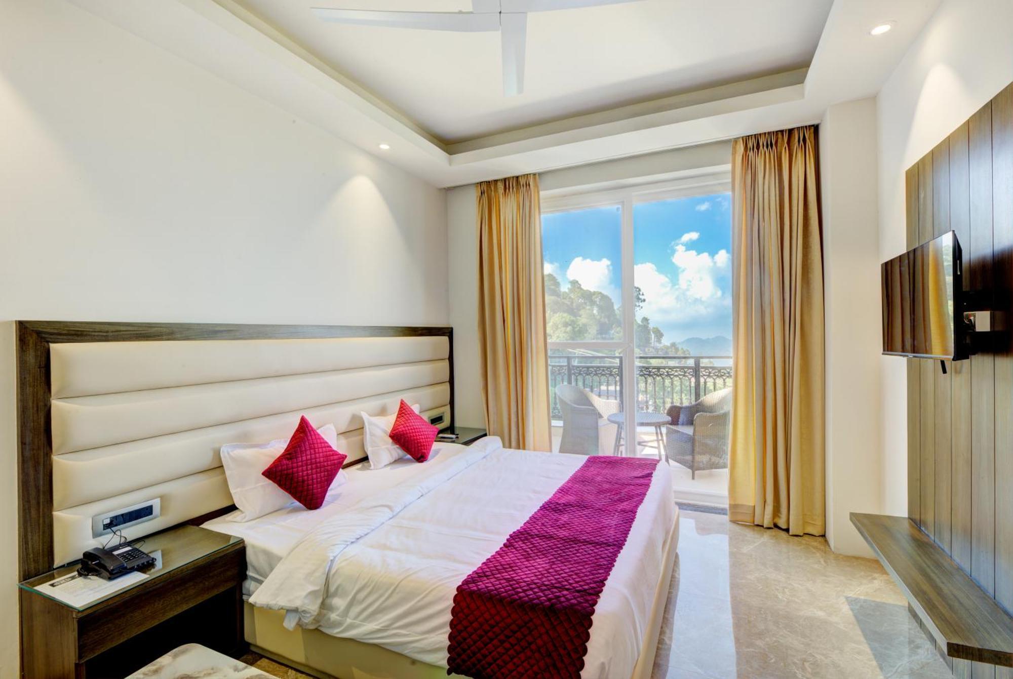 Luxe Resorts - Centrally Heated Air Conditioned Hotel In The Heart Of Kasauli Buitenkant foto